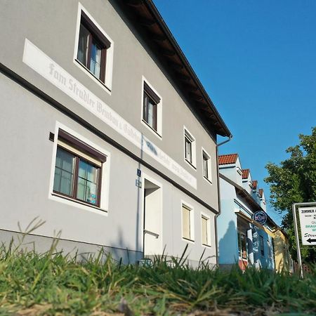Gaestehaus Und Weinbau Zur Wiederkehr Strudler Podersdorf am See Exteriör bild